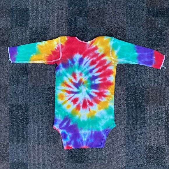 VNTG Baby Tie Dye One Piece Long Sleeve Rainbow Swirl Cotton LG 26-31 lbs Unisex - Picture 2 of 7